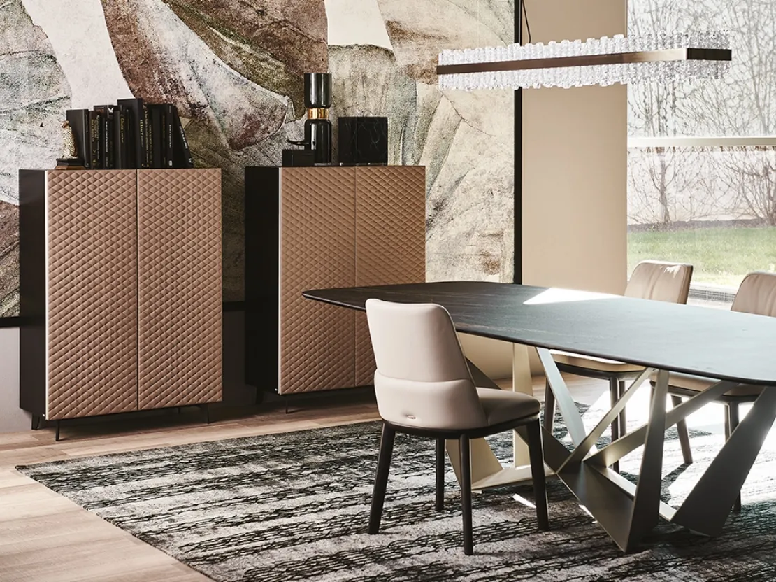 Madia Tiffany in legno con ante rivestite in pelle trapuntata di Cattelan Italia