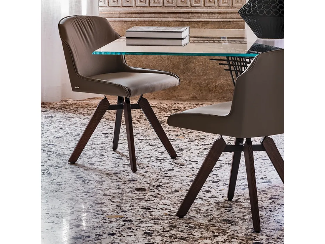 Sedia Tyler in pelle con gambe in legno di Cattelan Italia